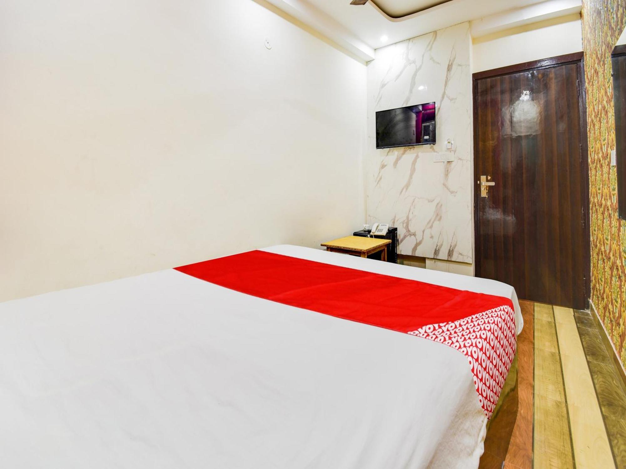 Hotel O Double Rr Nuova Delhi Esterno foto