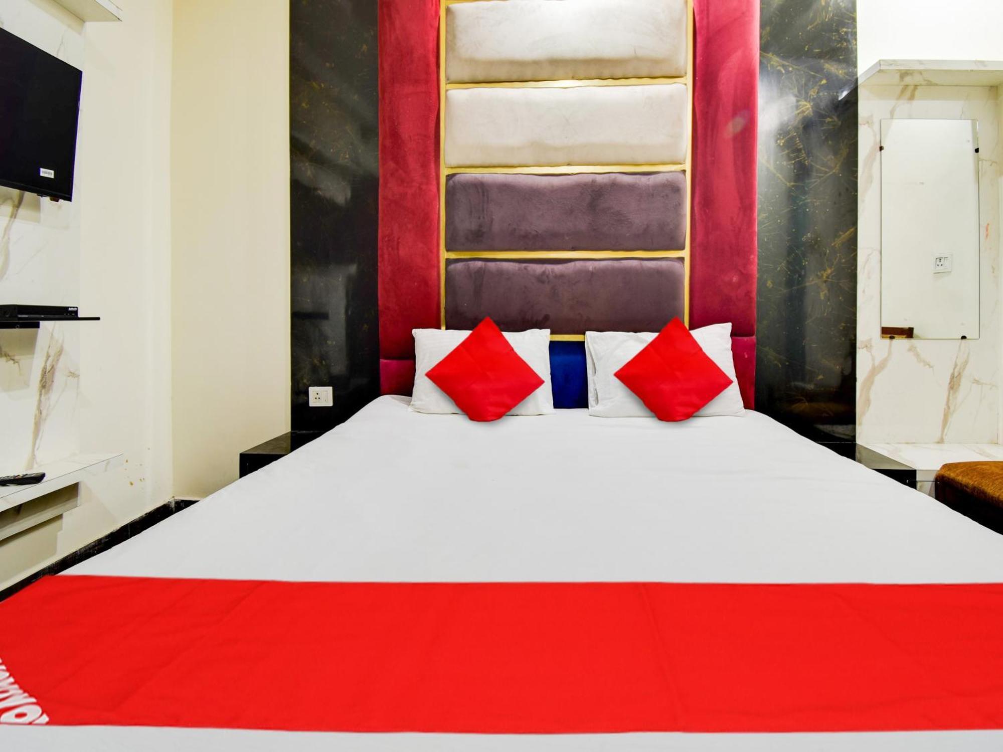 Hotel O Double Rr Nuova Delhi Esterno foto